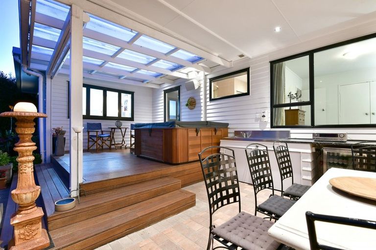 Photo of property in 47 De Luen Avenue, Tindalls Beach, Whangaparaoa, 0930