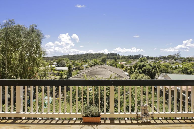 Photo of property in 18 Roick Parade, Glen Eden, Auckland, 0602