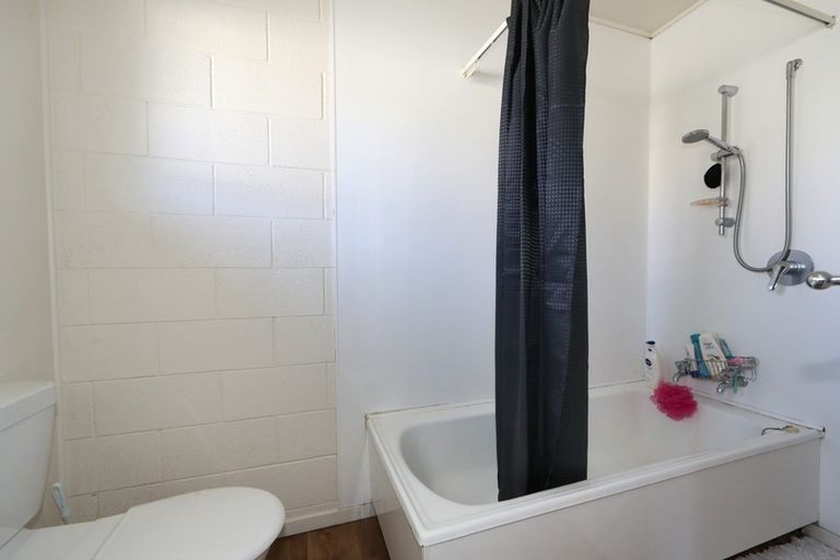 Photo of property in 2/1012 Plunket Street, Saint Leonards, Hastings, 4120