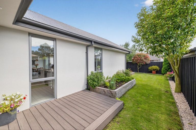 Photo of property in 17 Waterstock Way, Parklands, Christchurch, 8083