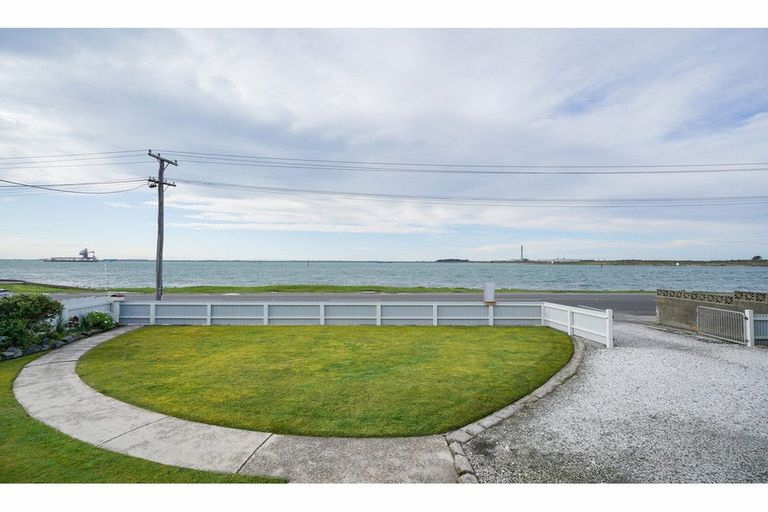Photo of property in 220 Marine Parade, Bluff, 9814