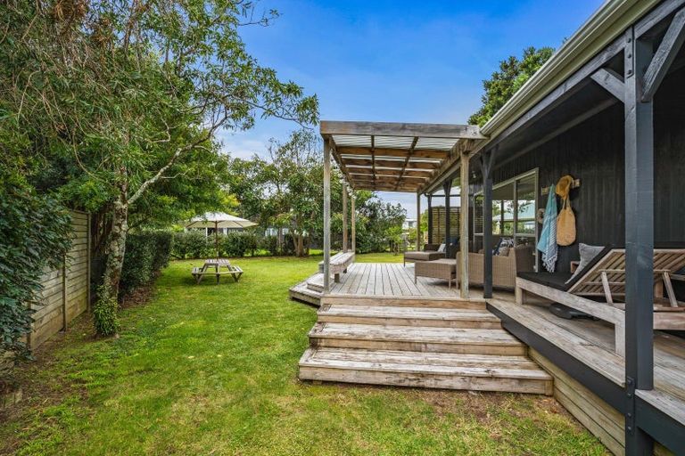 Photo of property in 8 Ringer Avenue, Matapouri, Whangarei, 0173