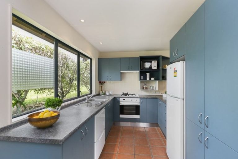 Photo of property in 2 Samuel Parnell Road, Karori, Wellington, 6012