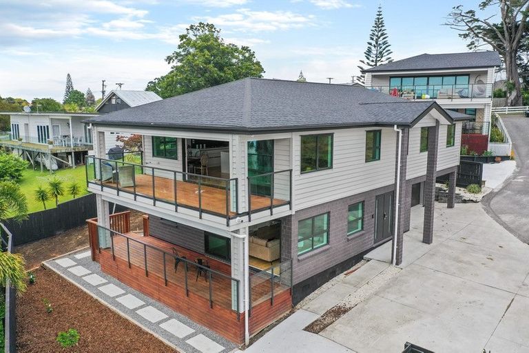 Photo of property in 48c Totara Road, Te Atatu Peninsula, Auckland, 0610