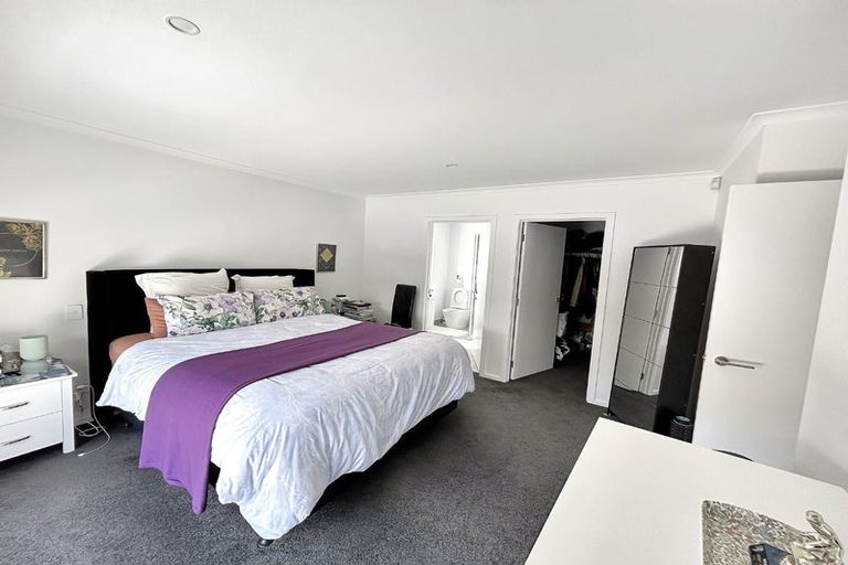 Photo of property in 26 Sardinia Grove, Fitzherbert, Palmerston North, 4410