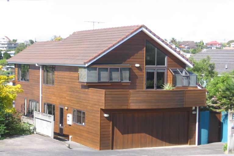 Photo of property in 2/23 Masterton Road, Rothesay Bay, Auckland, 0630