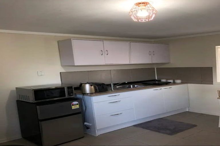 Photo of property in 28 Prangley Avenue, Mangere, Auckland, 2022