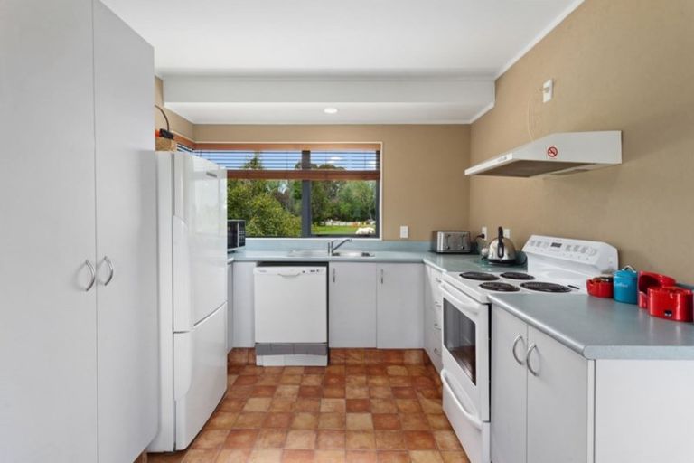 Photo of property in 74 Shaw Road, Coastlands, Whakatane, 3191