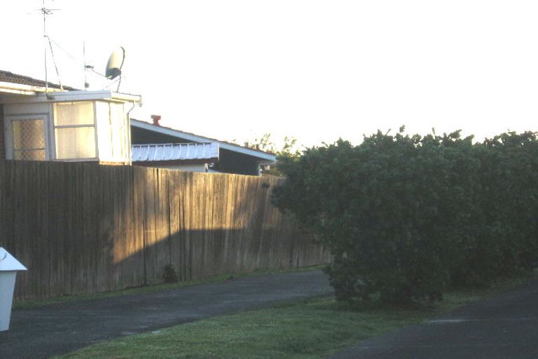 Photo of property in 17 Mannering Place, Hillcrest, Auckland, 0627