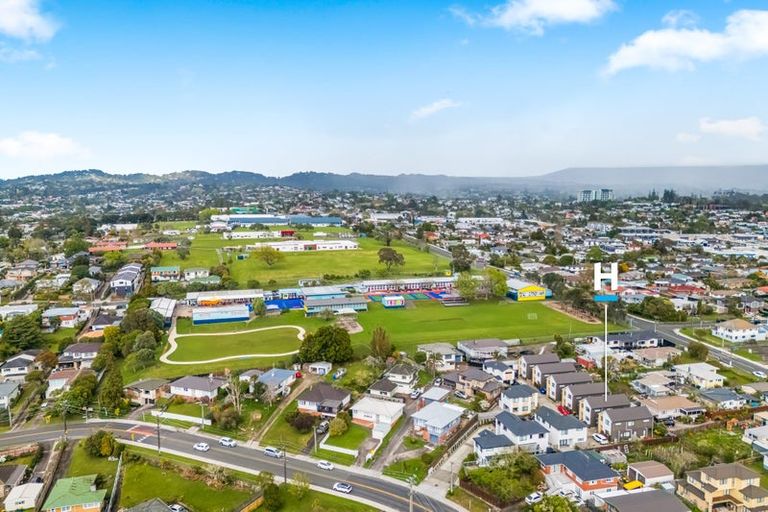 Photo of property in 14b Kelwyn Road, Kelston, Auckland, 0602