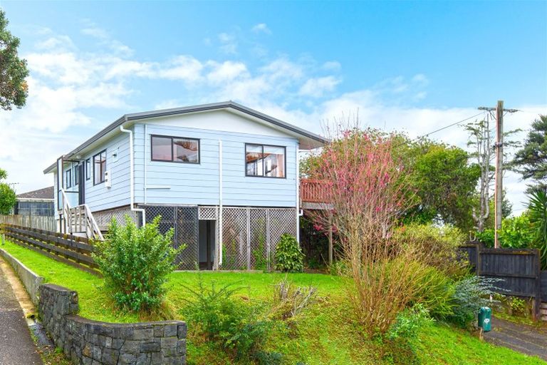 Photo of property in 1/57 Cliff View Drive, Green Bay, Auckland, 0604