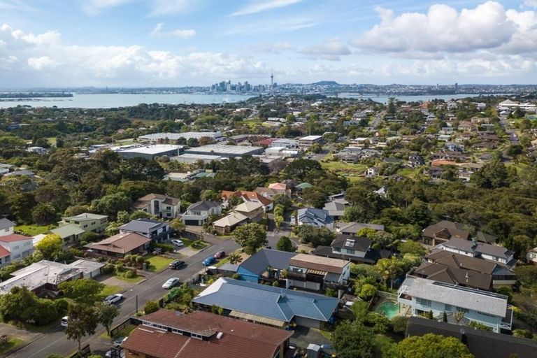 Photo of property in 2/47 James Evans Drive, Northcote, Auckland, 0627