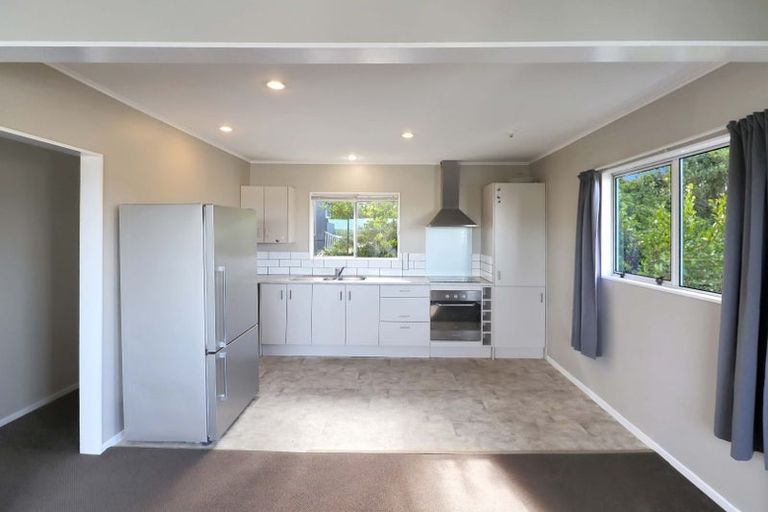 Photo of property in 23a Brooker Grove, Newlands, Wellington, 6037