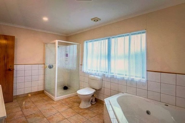 Photo of property in 36 Eruini Street, Waikanae Beach, Waikanae, 5036