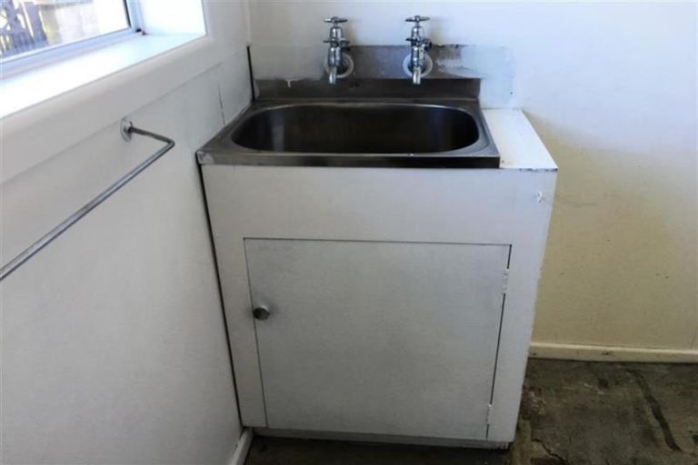 Photo of property in 64 Edinburgh Crescent, Waikiwi, Invercargill, 9810