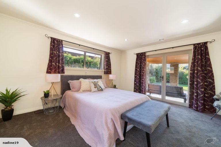 Photo of property in 4 Coburn Place, Lake Hayes, Queenstown, 9304