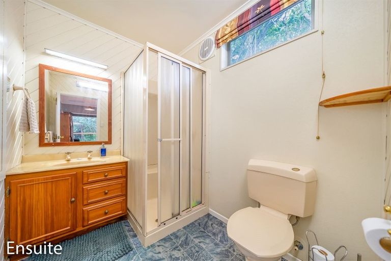 Photo of property in 84 Pinehaven Road, Pinehaven, Upper Hutt, 5019