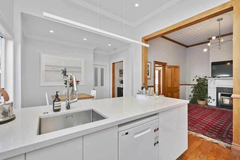 Photo of property in 8 Morley Street, New Plymouth, 4310