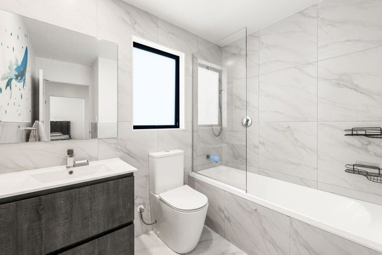 Photo of property in 8a Roys Road, Weymouth, Auckland, 2103