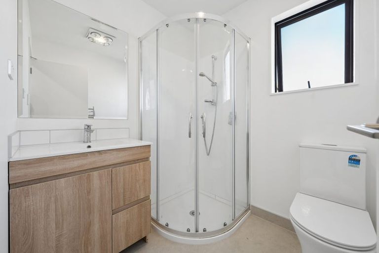Photo of property in 250a Great North Road, Henderson, Auckland, 0612