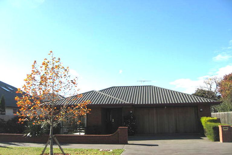 Photo of property in 32 Garreg Road, Fendalton, Christchurch, 8052