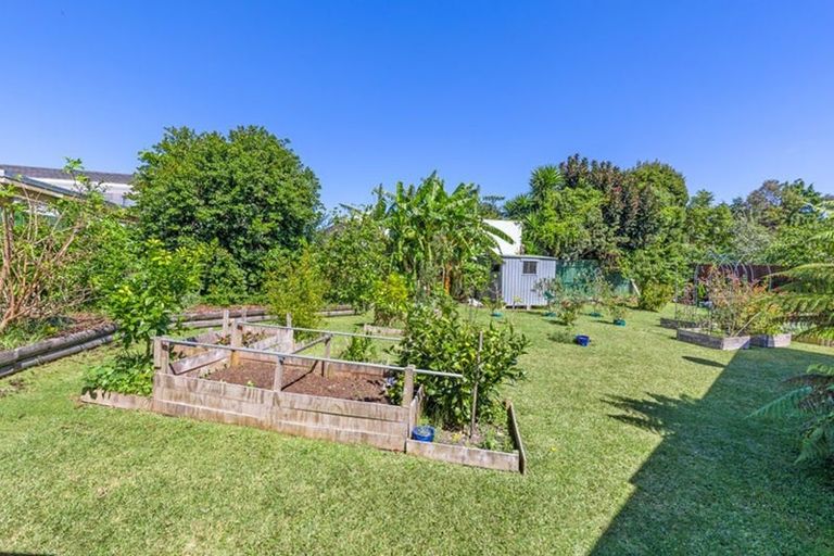 Photo of property in 17 Scanlen Terrace, Kelston, Auckland, 0602