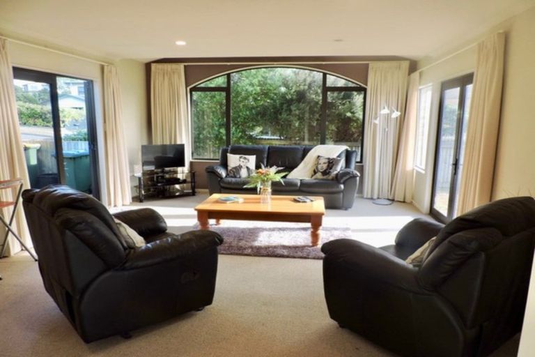 Photo of property in 18 Pendennis Point, Camborne, Porirua, 5026
