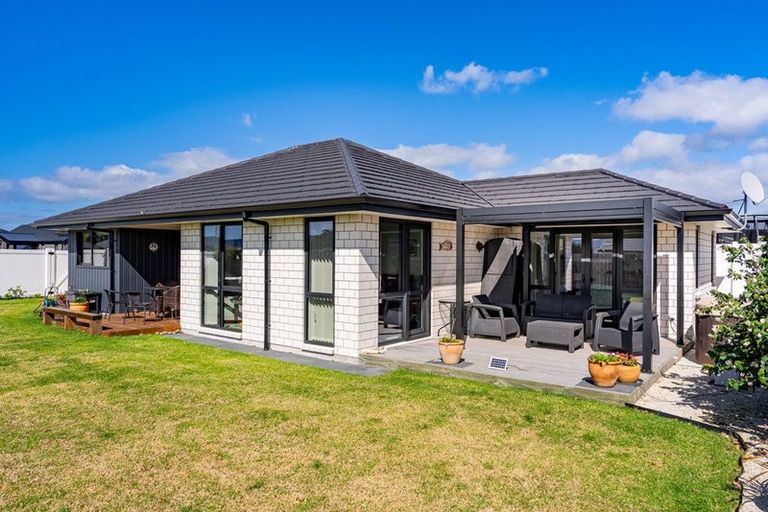 Photo of property in 4 Te Taniwha Road, One Tree Point, 0118