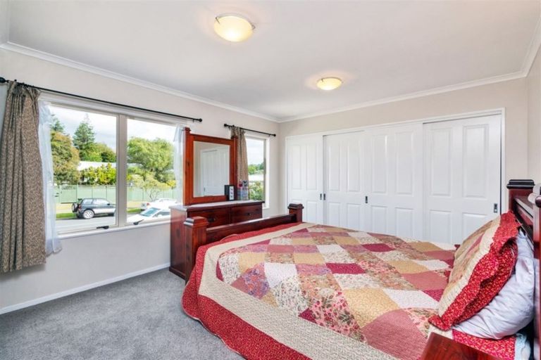 Photo of property in 25 Pooks Road, Ranui, Auckland, 0612