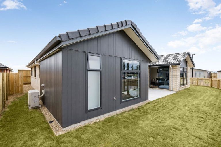 Photo of property in 54 Waruhia Crescent, Rototuna North, 3281