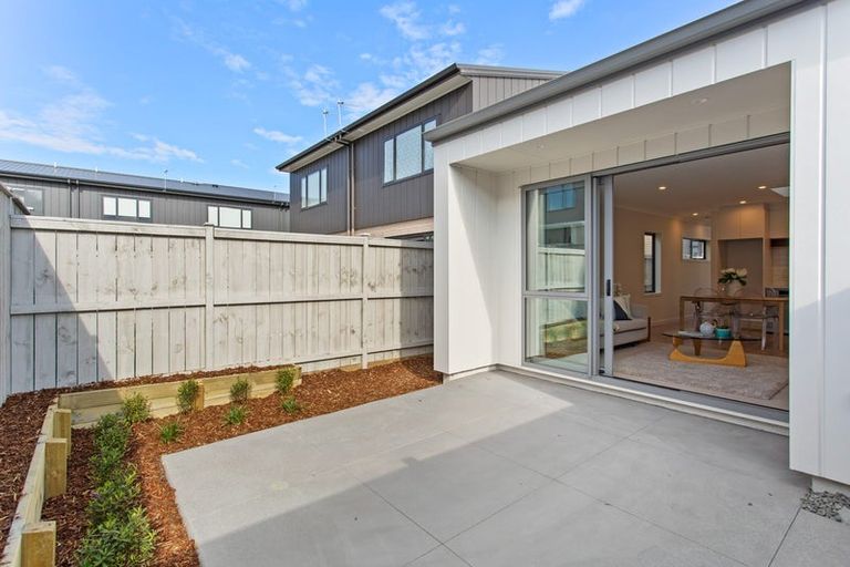 Photo of property in 15 Periko Way, Takanini, 2112