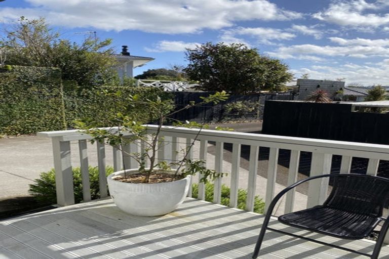 Photo of property in 27 Aplin Place, Birkdale, Auckland, 0626