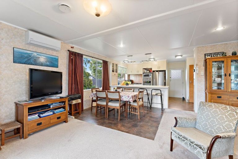 Photo of property in 11 Beaumont Place, Westbrook, Palmerston North, 4412