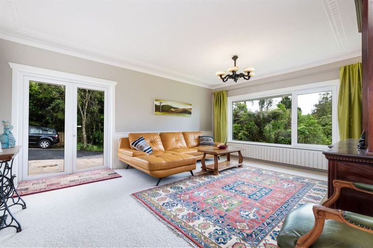 Photo of property in 408b Scenic Drive, Waiatarua, Auckland, 0612