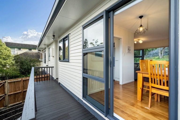 Photo of property in 2/539 Glenfield Road, Glenfield, Auckland, 0629