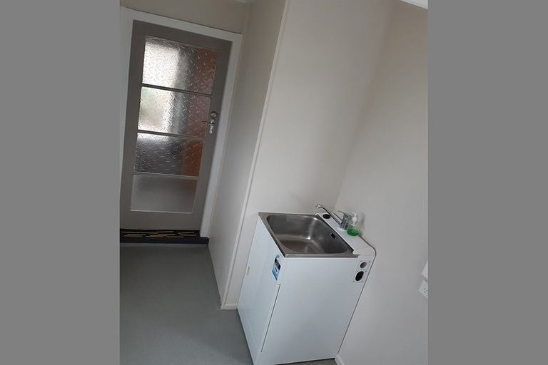 Photo of property in 28 Ussher Place, Pakuranga Heights, Auckland, 2010