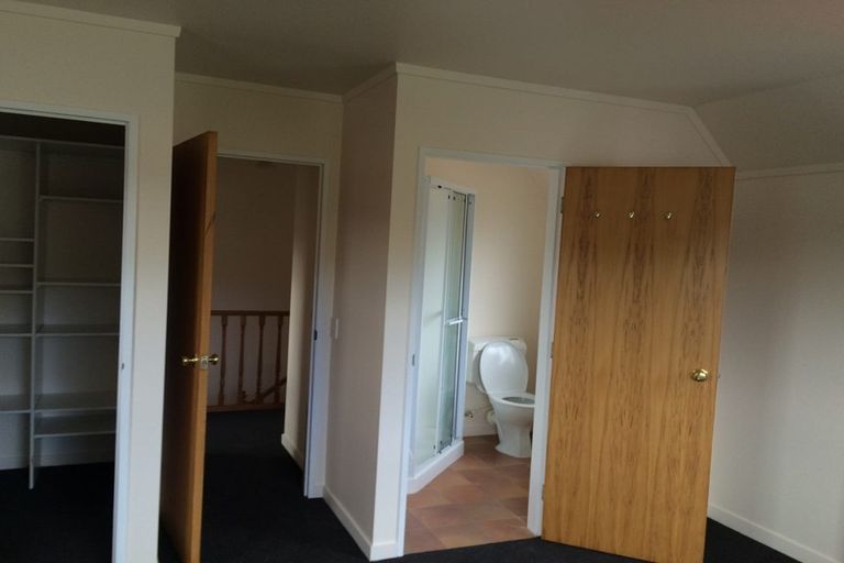 Photo of property in 6 Ellwood Place, Churton Park, Wellington, 6037