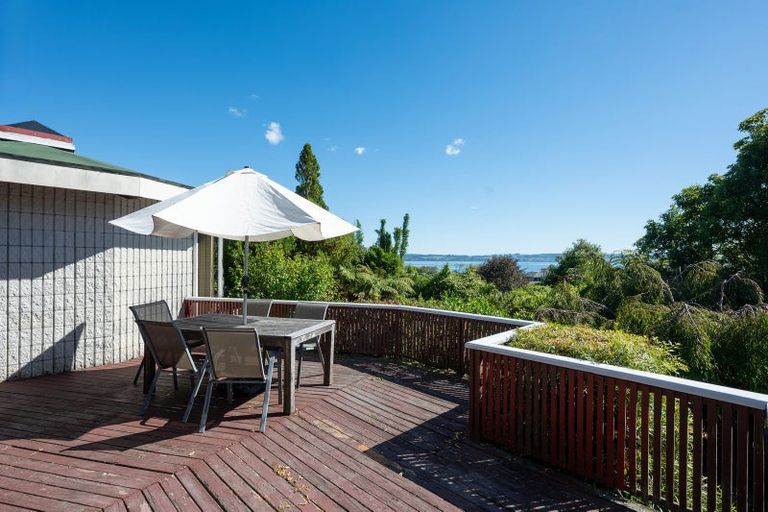 Photo of property in 11 Aquarius Drive, Kawaha Point, Rotorua, 3010