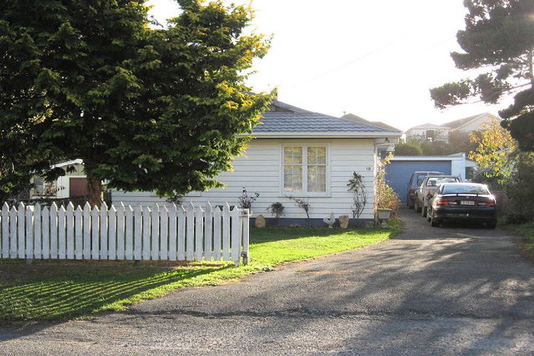 Photo of property in 18 Dale Road, Raumati South, Paraparaumu, 5032