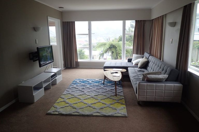 Photo of property in 18 Ranui Terrace, Tawa, Wellington, 5028