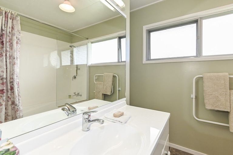 Photo of property in 1409 Warwick Place, Mayfair, Hastings, 4122