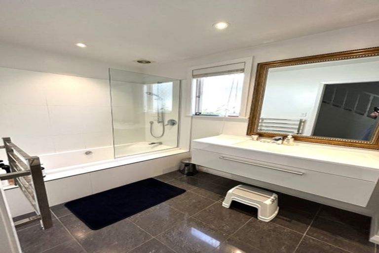 Photo of property in 132 Kohimarama Road, Kohimarama, Auckland, 1071