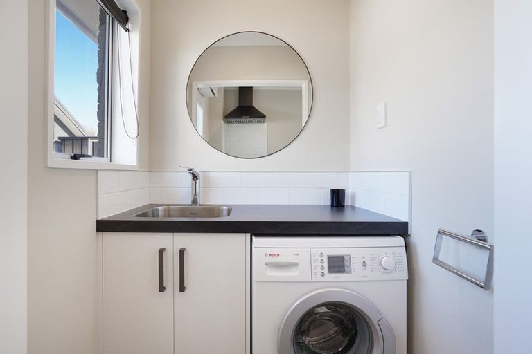 Photo of property in 12c Colombo Street, Hokowhitu, Palmerston North, 4410