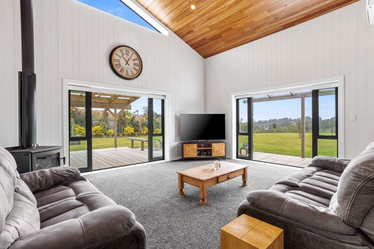 Photo of property in 136 Annett Road, Kumeu, 0891