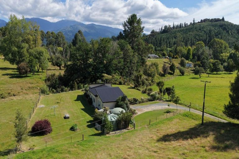 Photo of property in 927 Waiwhero Road, Ngatimoti, Motueka, 7196