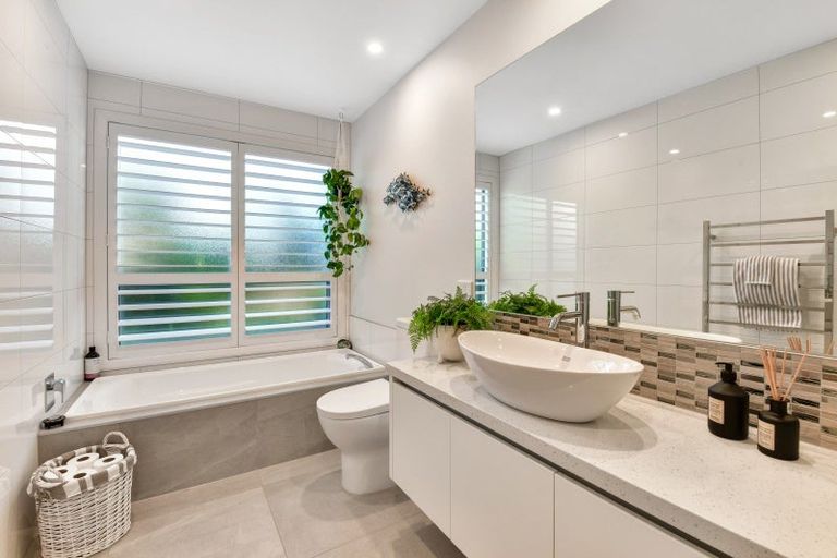 Photo of property in 96 Arran Point Parade, Orewa, 0931