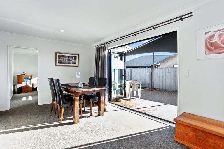 Photo of property in 16 Little Oaks Drive, Yaldhurst, Christchurch, 8042