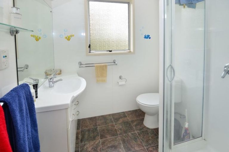 Photo of property in 5 Peterhouse Place, West Harbour, Auckland, 0618