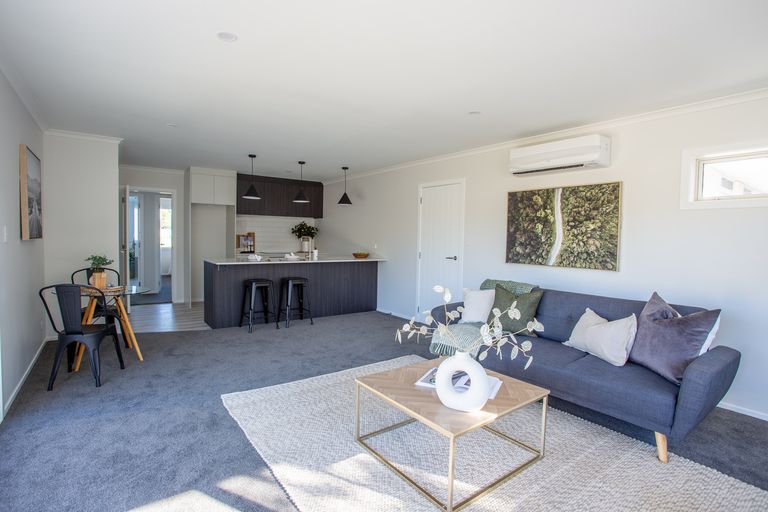 Photo of property in 10 Van Baarle Close, Carterton, 5713