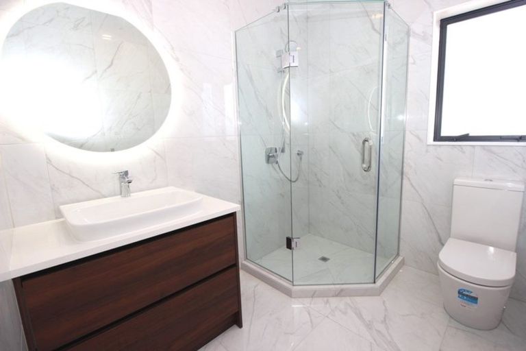 Photo of property in 17 Tautoru Avenue, Orewa, 0931